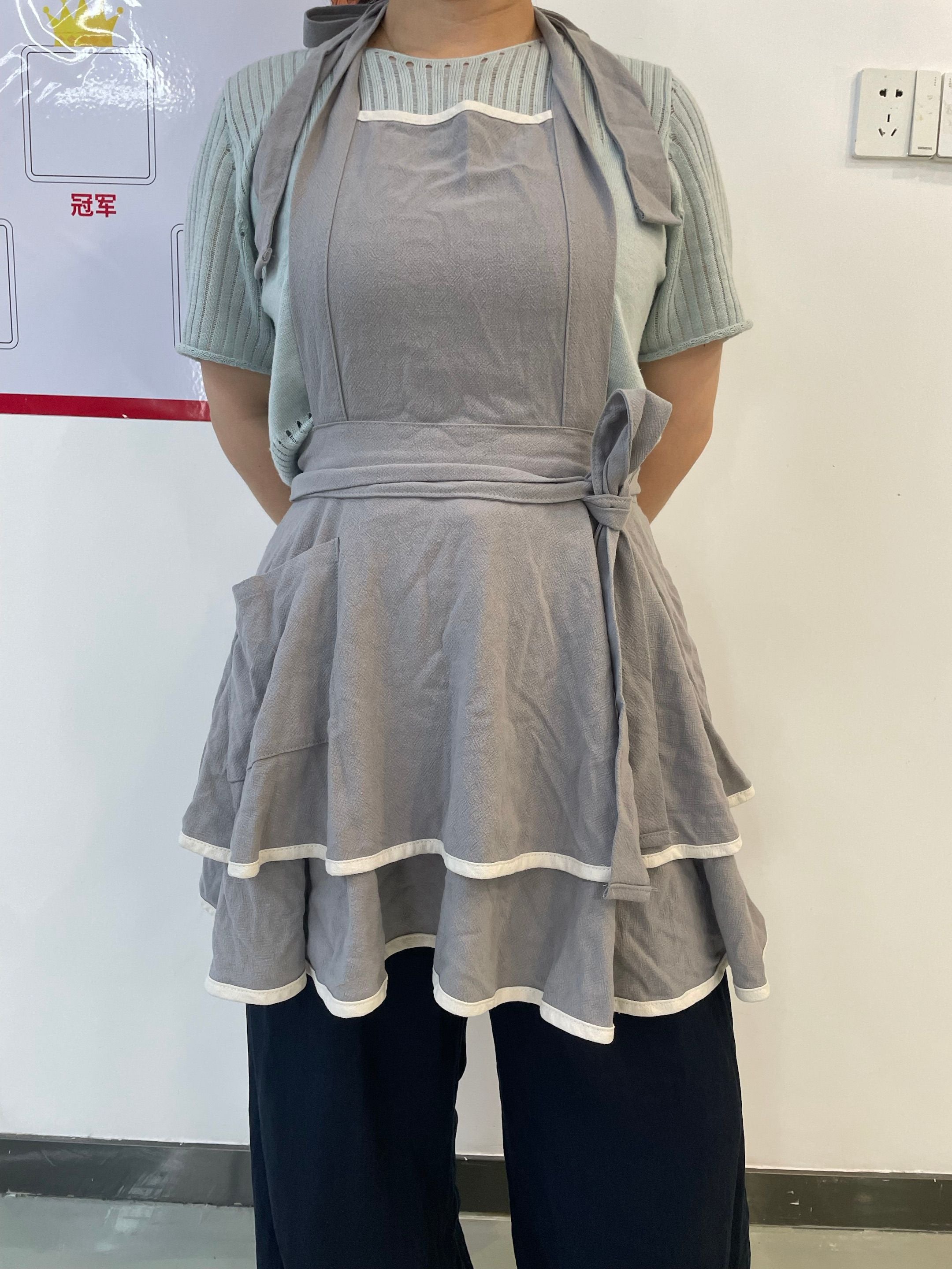 Chefflair French Frill Apron – Style and Grace in Every Move